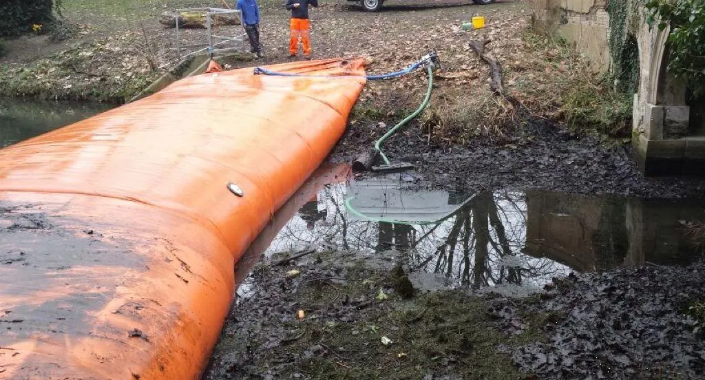 Flood protection - water barrier